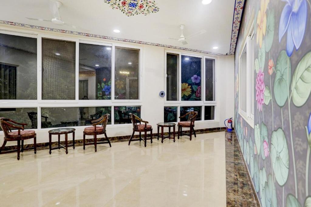 The Royal Ville Agra - Family & Corporate Hotel ภายนอก รูปภาพ